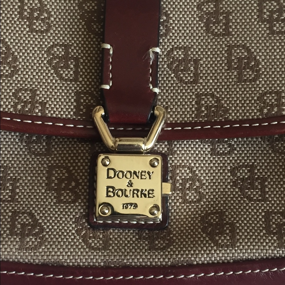 Dooney & Bourke small wristlet - Picture 2 of 8